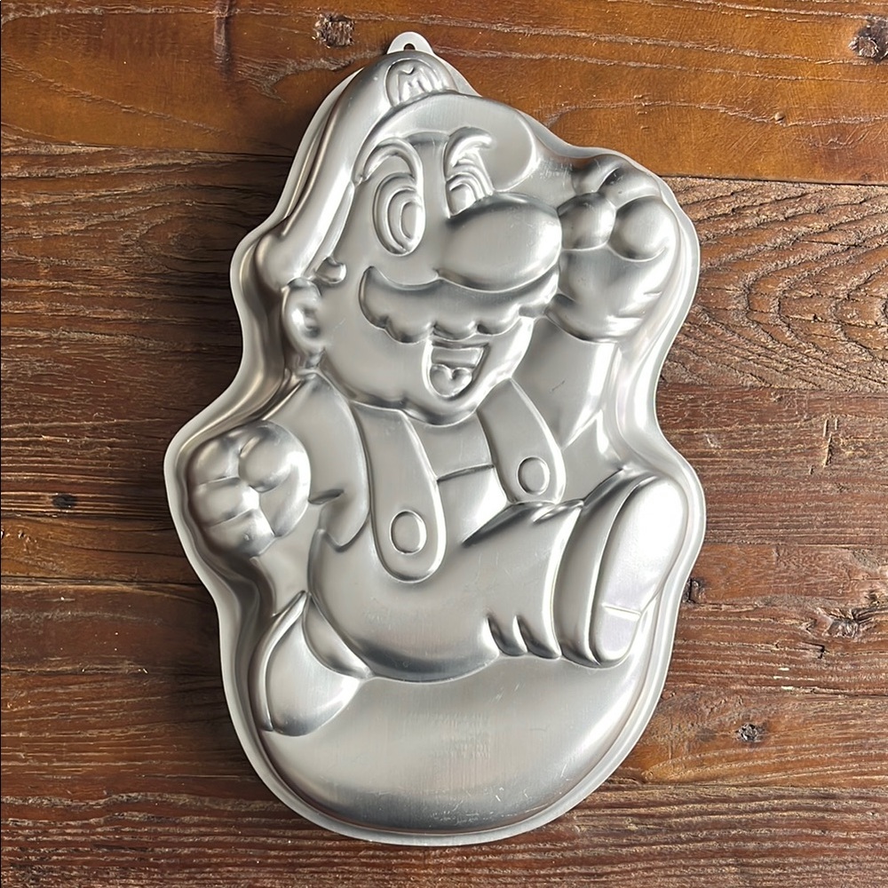 Vintage 1989 Super Mario Cake Pan by Wilton
